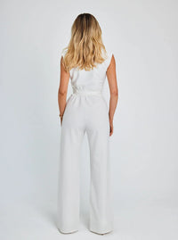 Adelise Sleek Jumpsuit – Zwart, Mouwloos & Flared Elegantie