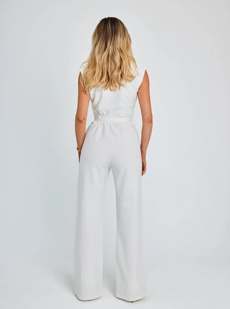 Adelise Sleek Jumpsuit – Zwart, Mouwloos & Flared Elegantie