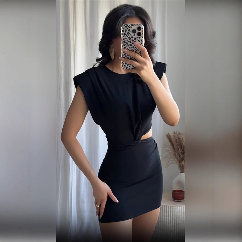 Summer Chic Cut-Out Mini Jurk – Verleidelijk & Verfijnd