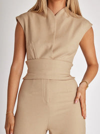 Adelise Sleek Jumpsuit – Zwart, Mouwloos & Flared Elegantie